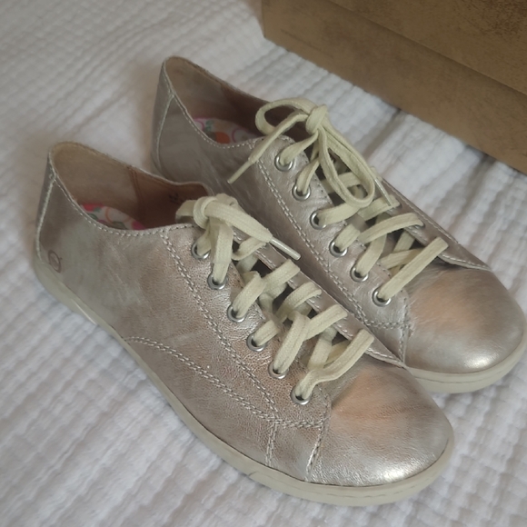 Born Gold Lace-Up Sneakers with Metallic Finish - Picture 4 of 4